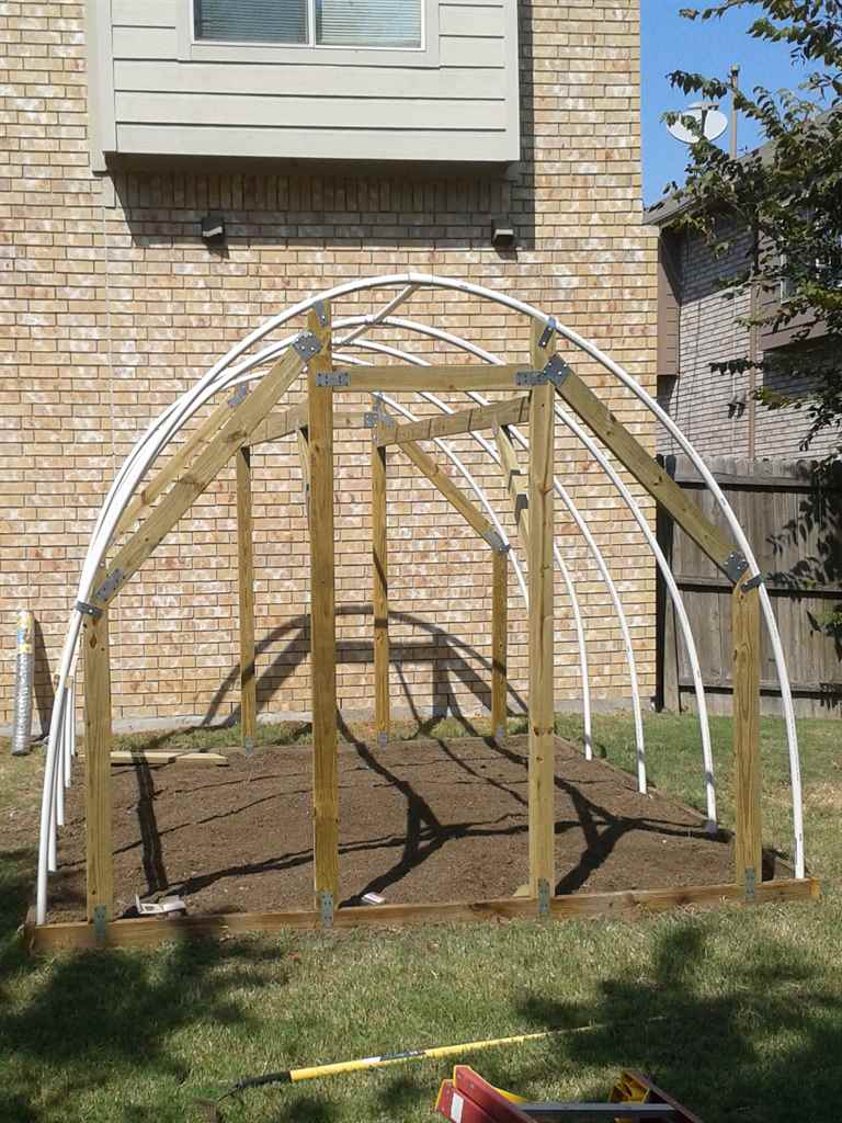 garden-hoop-house-diy-prepper-resource